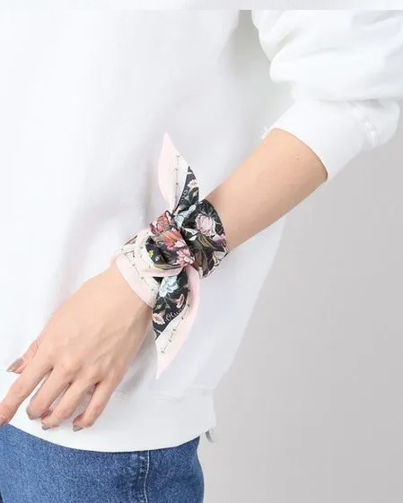 Olivia Burton Scarf Tie Gift Set OB16GSET23